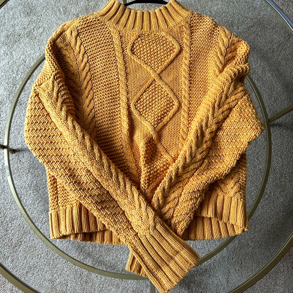 Yellow cable knit sweater women’s small